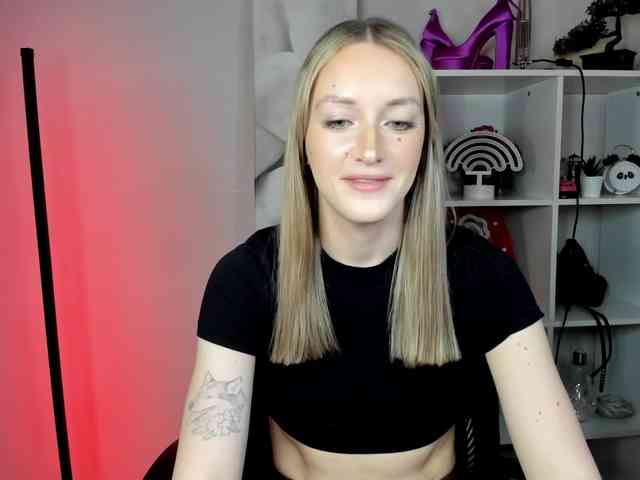 EvelynBlond26 webcam
