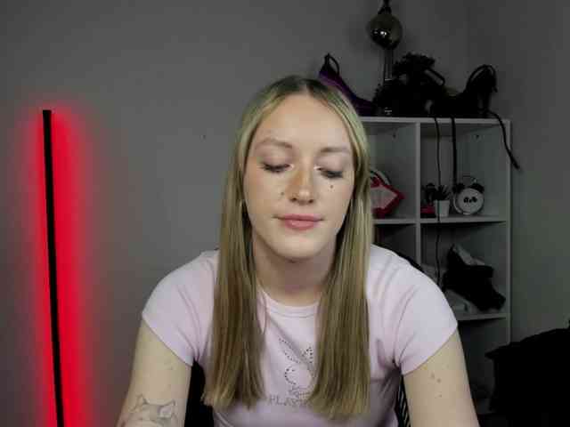 EvelynBlond26