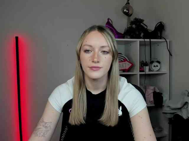 EvelynBlond26