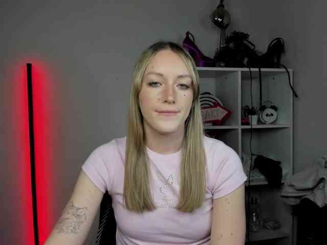 EvelynBlond26