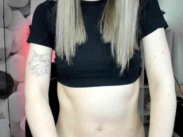 EvelynBlond26 webcam