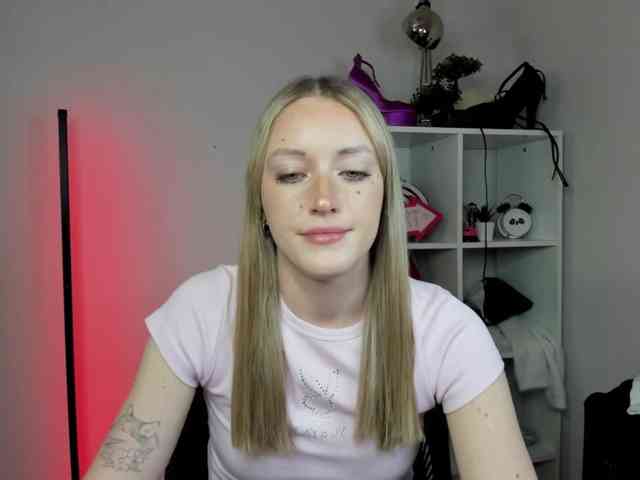 EvelynBlond26