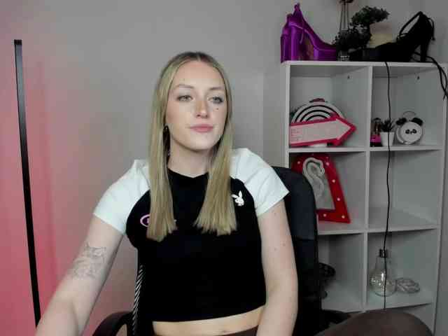EvelynBlond26