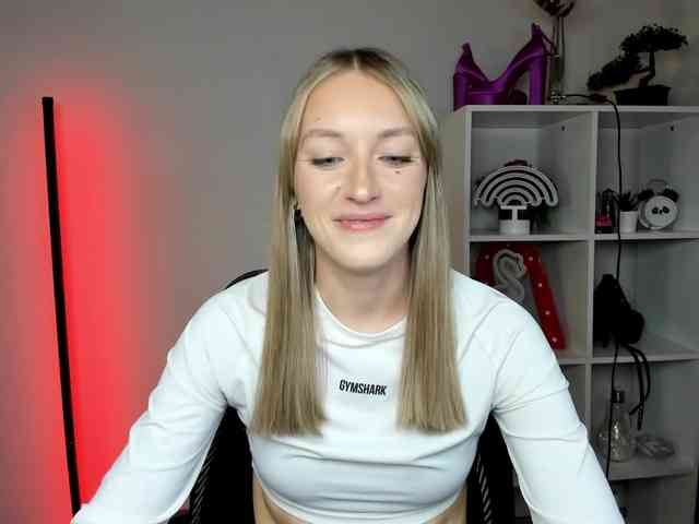 EvelynBlond26 webcam