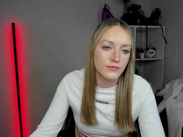 EvelynBlond26