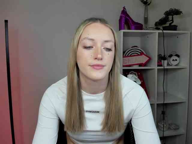 EvelynBlond26