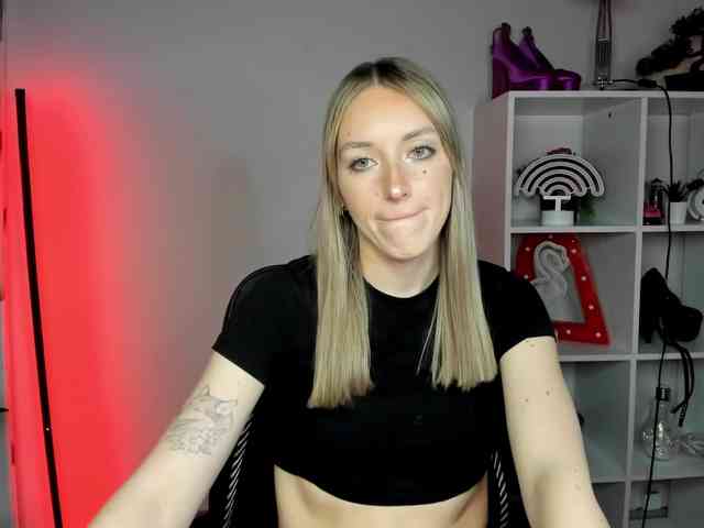 EvelynBlond26 webcam