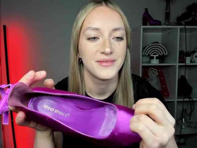 EvelynBlond26 webcam