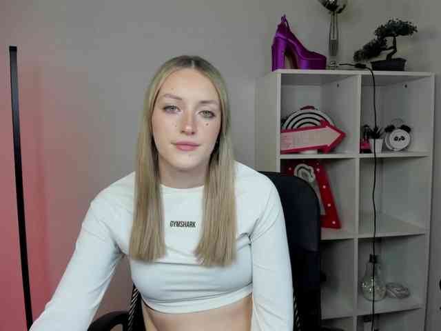 EvelynBlond26