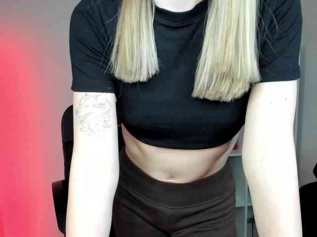 EvelynBlond26 webcam