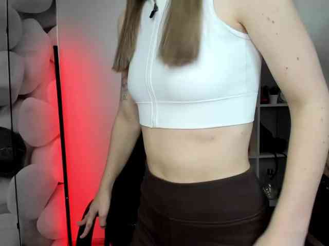 EvelynBlond26 webcam