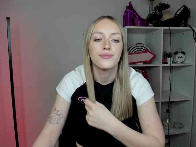 EvelynBlond26