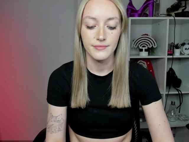EvelynBlond26 webcam