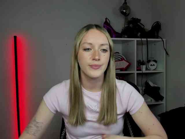 EvelynBlond26