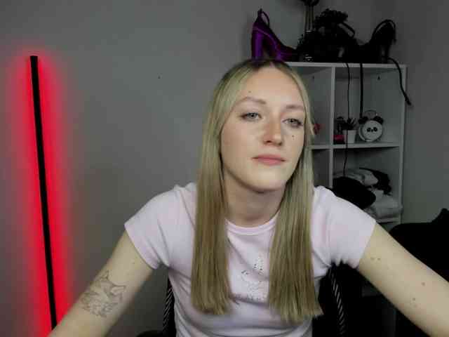 EvelynBlond26