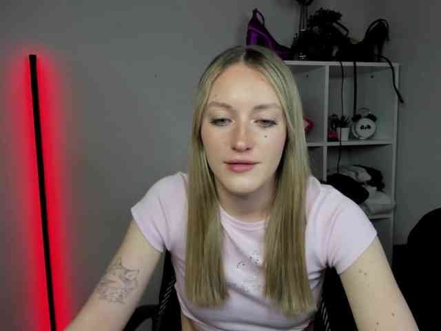 EvelynBlond26