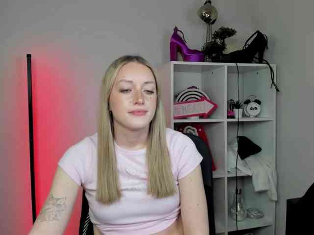 EvelynBlond26