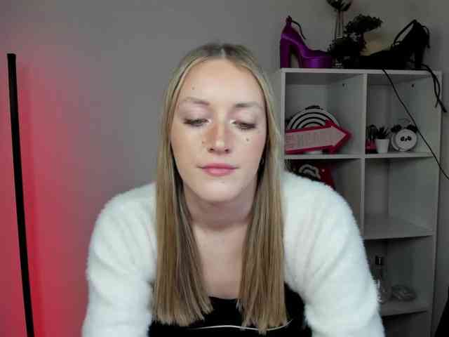 EvelynBlond26