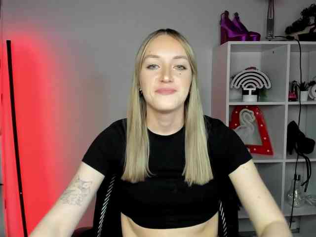 EvelynBlond26 webcam