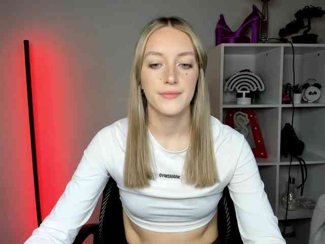 EvelynBlond26 webcam