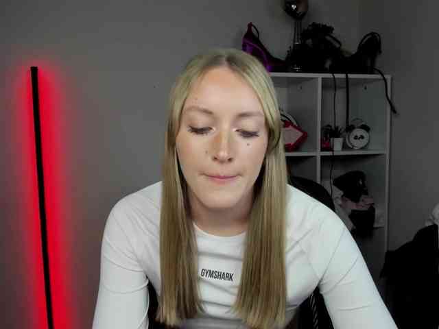 EvelynBlond26