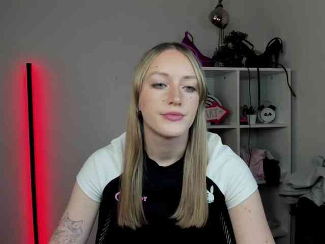 EvelynBlond26
