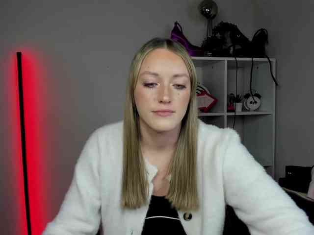 EvelynBlond26 webcam