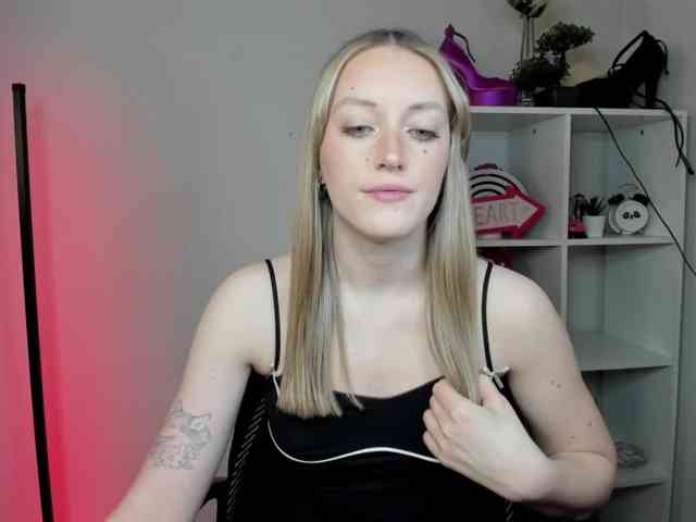 EvelynBlond26
