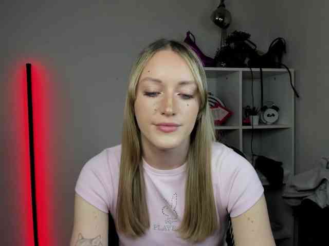 EvelynBlond26