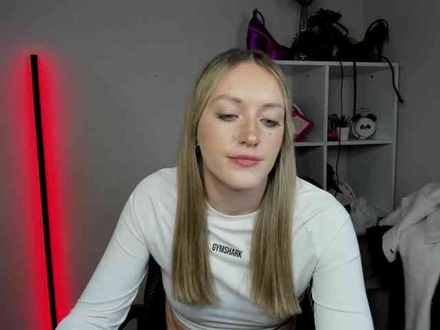EvelynBlond26