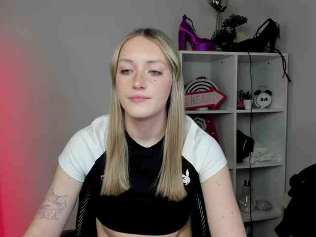 EvelynBlond26