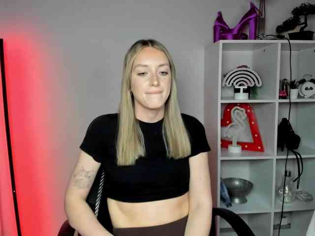 EvelynBlond26 webcam