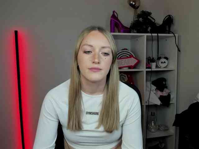 EvelynBlond26