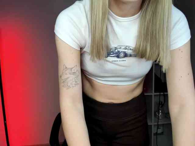 EvelynBlond26 webcam