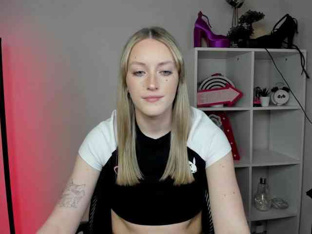 EvelynBlond26