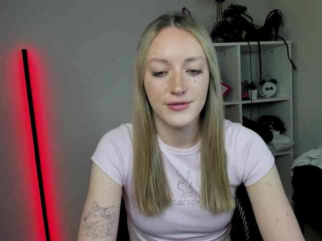 EvelynBlond26
