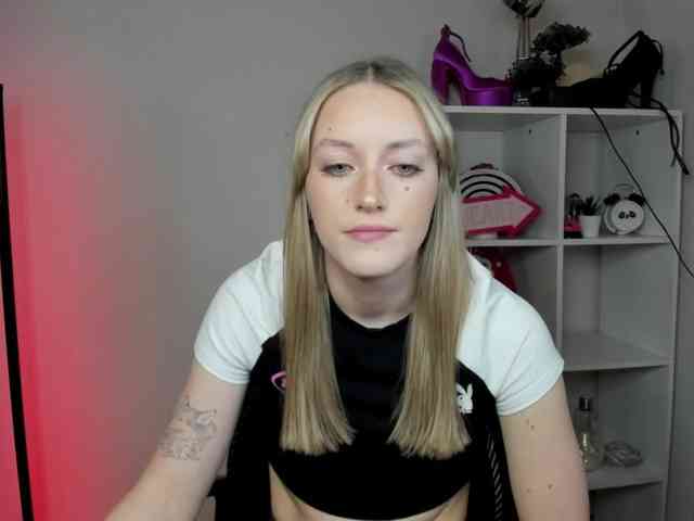 EvelynBlond26