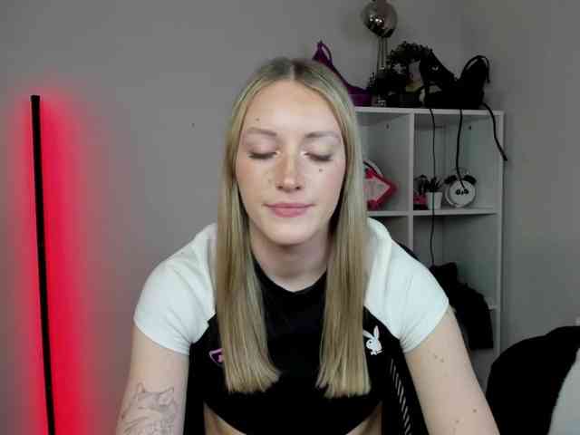 EvelynBlond26