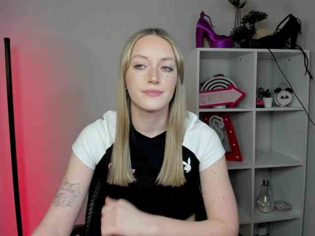EvelynBlond26