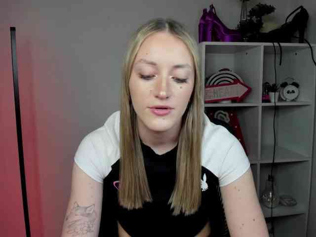 EvelynBlond26