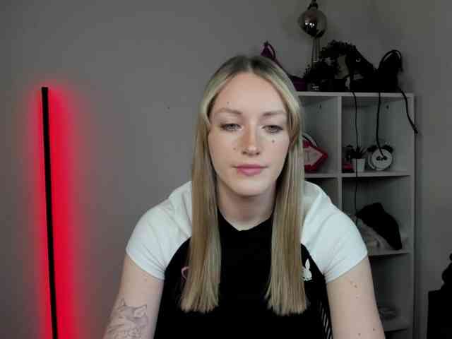 EvelynBlond26