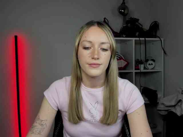 EvelynBlond26