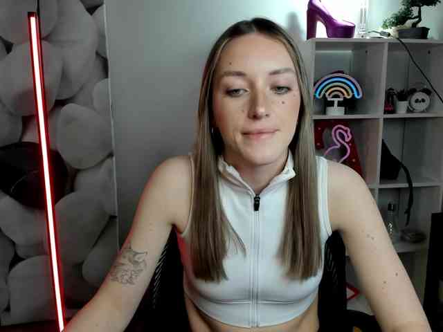 EvelynBlond26 webcam
