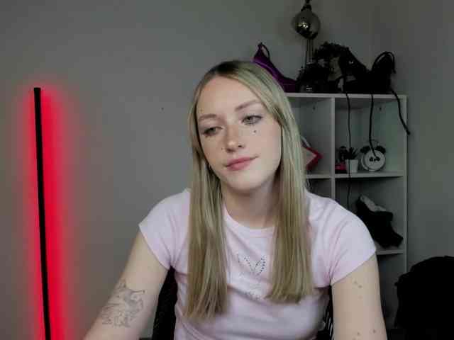 EvelynBlond26