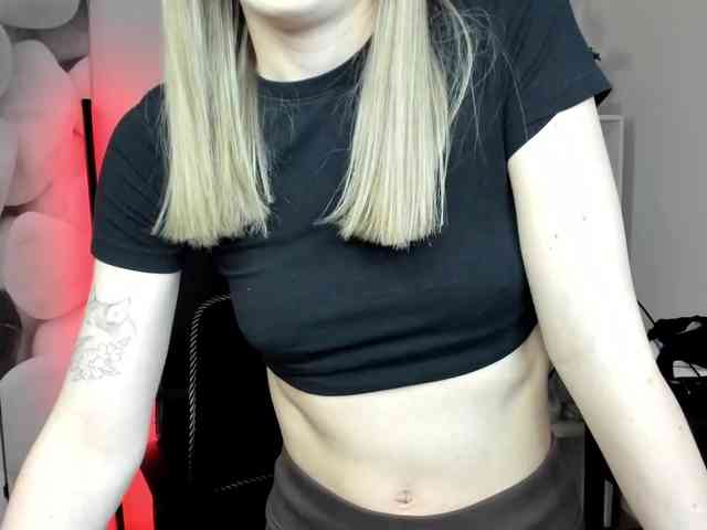 EvelynBlond26 webcam