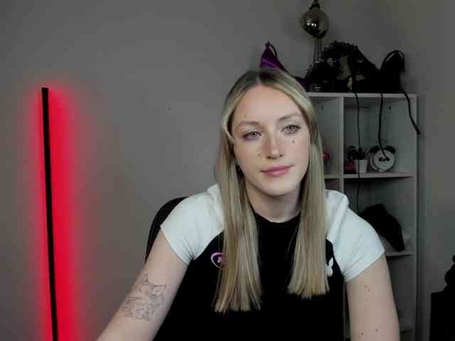 EvelynBlond26