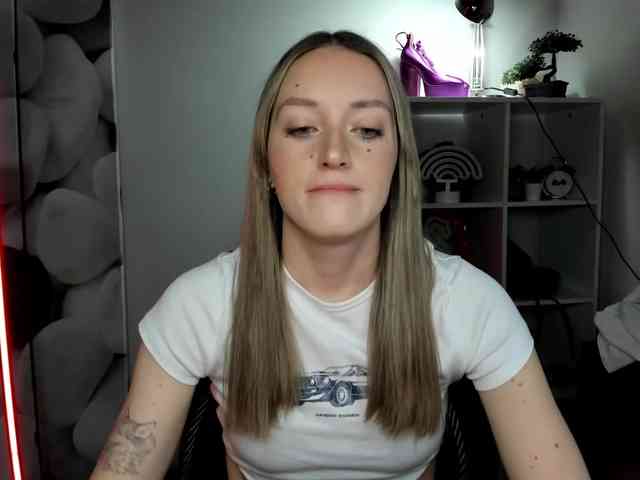 EvelynBlond26 webcam