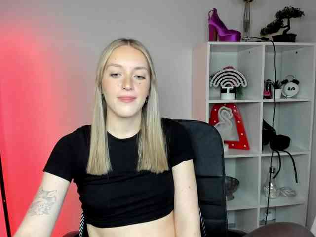 EvelynBlond26 webcam