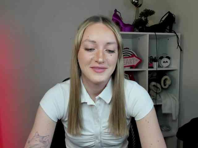 EvelynBlond26
