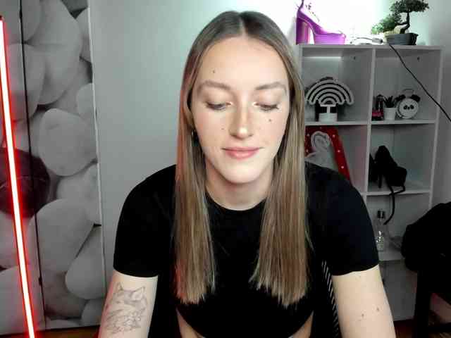 EvelynBlond26 webcam